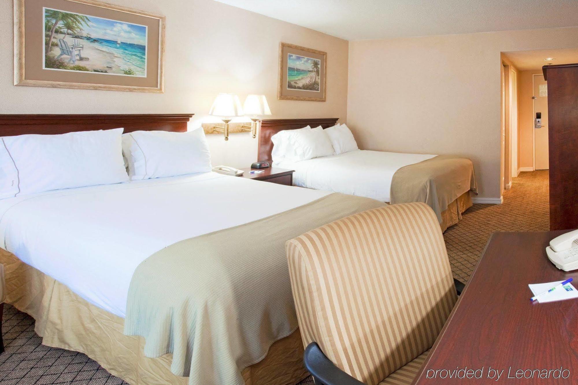 Holiday Inn Express Hotel & Suites Bradenton West, An Ihg Hotel מראה חיצוני תמונה